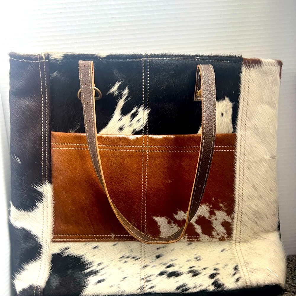 Cow print tote 1 pocket inside used a few times